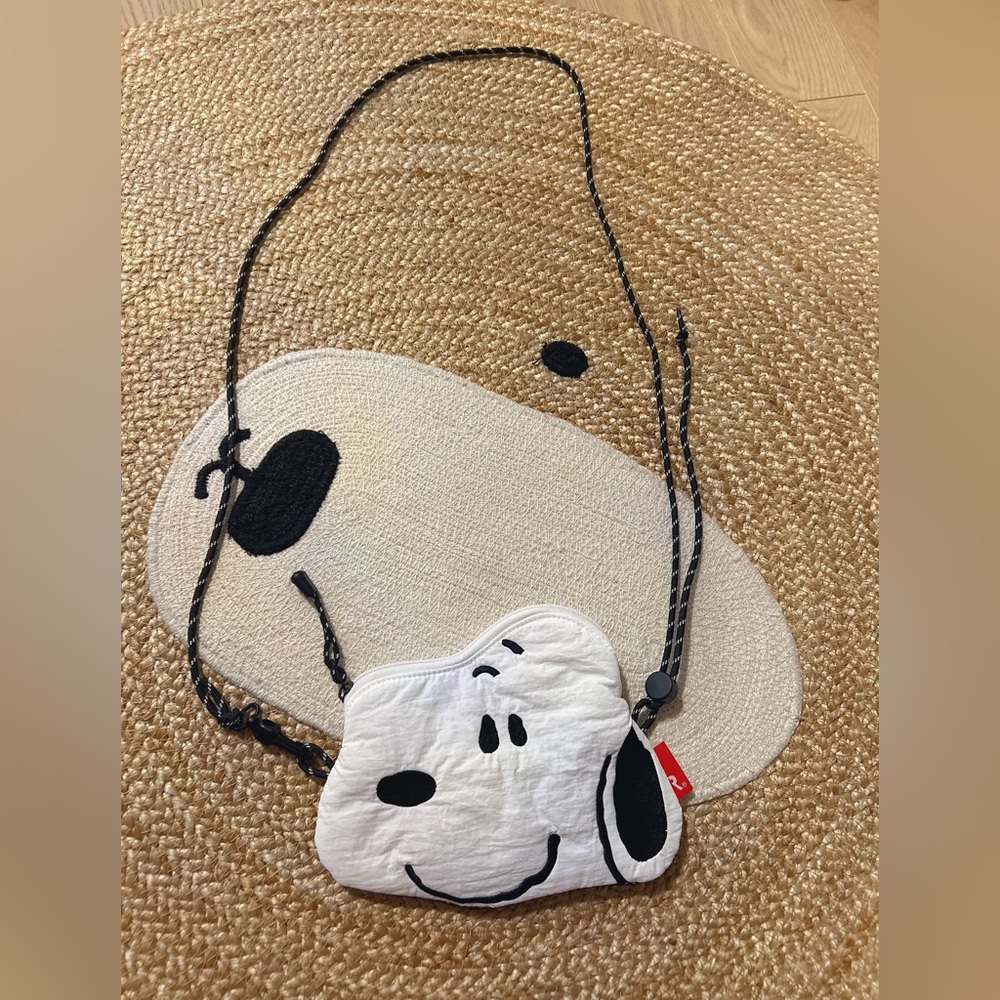 Snoopy Charming Kids Cartoon Crossbody Bag - White and Black